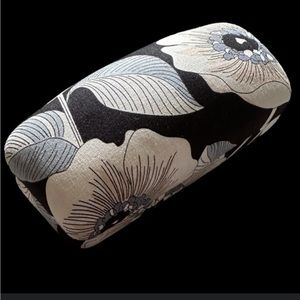 Vera Bradley women’s floral sunglasses case L30-2